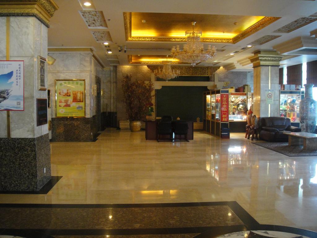 Green Hotel Shenyang Bagian luar foto